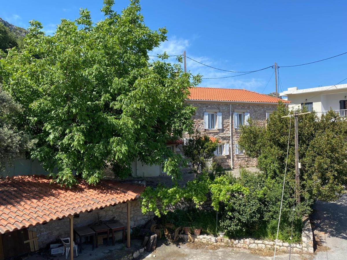Studio Lakis Barbajonn'S Stone House Foutia Bagian luar foto